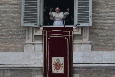 Pope Benedict XVI gestures as he appears at the balcony to celebrate his last Sunday prayers before stepping down on February 24, 2013 at St Peter's Square in Vatican city. (AFP\Photo)
