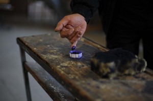 Egyptian expatriates will vote on the new draft constitution from 8 to 12 January, 2014, as announced by Egypt’s Supreme Electoral Commission (SEC) Tuesday. (AFP Photo)