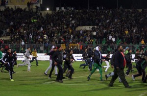 Egyptians football fans rush  during clashes that erupted after a football match between Egypt's Al-Ahly and Al-Masry teams in Port Said on February 1, 2012.  (File Photo) (AFP Photo)