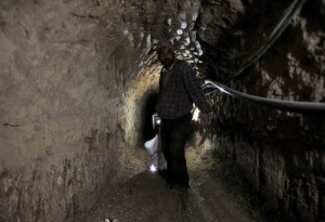 Inside one of the smuggling tunnels between Egypt and Gaza (Photo by: Nasser El-Azzazy  ) 