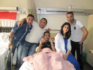Activist Mahmoud Abdel-Karim (second from left) assisting injured man as part of Heba Al-Swedy (Photo from Mahmoud Abdel-Karimm’s Facebook page)   