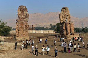 Tourists visit the Colossi of Memnon statues on February 27, 2013, in Egypt's ancient temple city of Luxor.   (AFP PHOTO / Khaled Desouki)