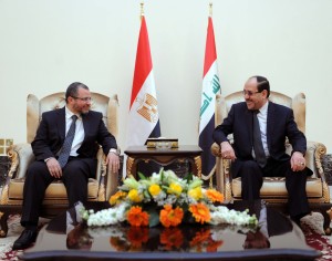 Iraqi Prime Minister Nuri al-Maliki  talks with his Egyptian counterpart Hisham Qandil during a meeting in the Iraqi capital Baghdad. (AFP Photo)