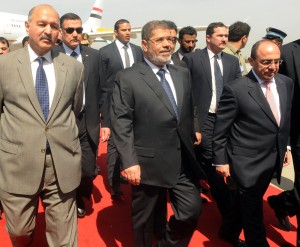 In this handout photograph released by Pakistan's Press Information Department (PID) Egyptian President Mohamed Morsi (C) is flanked by Pakistani and Egyptian officials upon his arrival at the Chaklala military airbase in Rawalpindi.  (AFP Photo / Press Information Department)