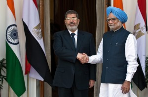 President of the Arab Republic of Egypt Mohamed Morsy (L) shakes hands with Indian Prime Minister Manmohan Singh prior to a meeting in New Delhi  (AFP Photo)