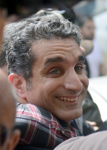Egyptian satirist and television host Bassem Youssef is surrounded by his supporters upon his arrival at the public prosecutor's office in the high court in Cairo (AFP Photo)