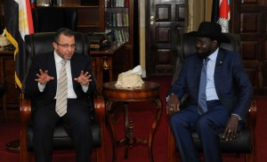Prime Minister Hesham Qandil meets with South Sudanese President Salva Kiir in Juba during his one-day visit to the country, Thursday, during which five agreements were sign in healthcare, livestock and agriculture sectors (Hesham Qandil Official Facebook page)  