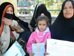A family of Bedouins renewed their sit-in on Sunday morning in front of the North Sinai Public Office, demanding that authorities reinstate their Egyptian citizenship (Photo by: Nasser Al-Azzazy) 