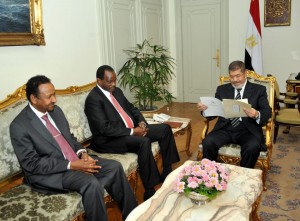 The Sudanese representatives delivered a letter to Morsi from Sudanese President Omar Al-Bashir.  Photo: Executive Chairman of the Darfur Regional Authority Tijani Sese and Sudanese minister of investment Moustafa Ismail met with President Mohamed Morsi (Photo Presidency hand out) 