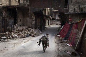 A Syrian rebel crosses a street while trying to dodge sniper fire in the old city of Aleppo on March 11, 2013 (AFP/File, Jm Lopez) 