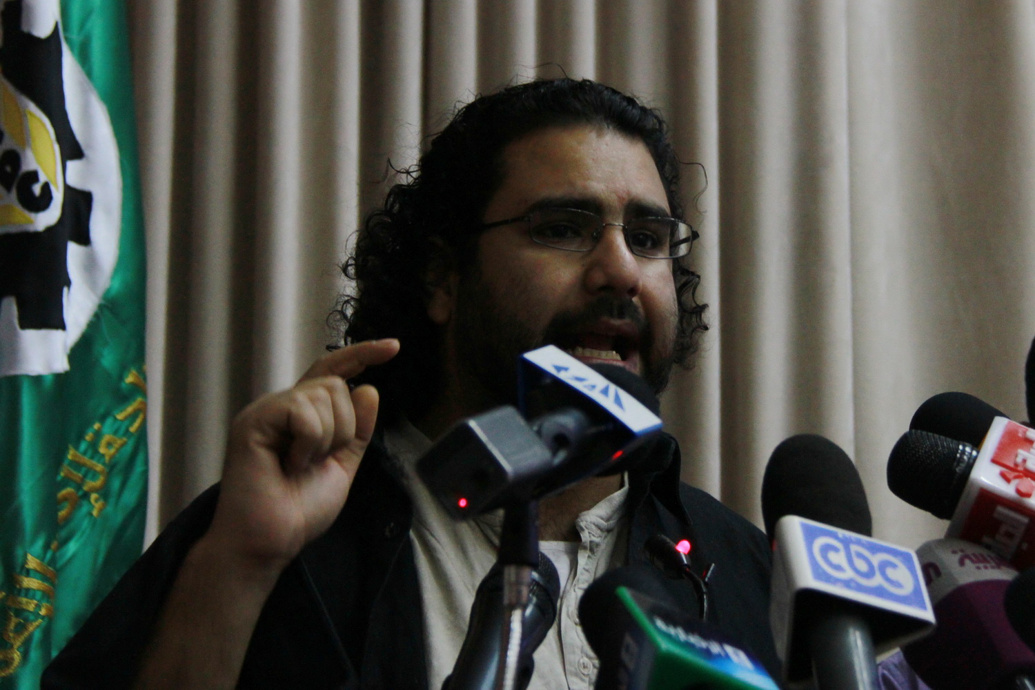 Activist Alaa Abdel Fattah in a press conference on 27 March 2013 (File Photo by Mohamed Omar/DNE)