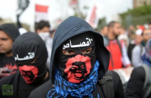 Egyptian members of the Black Bloc group attend a march to the presidential palace in Cairo on February 1, 2013 (AFP Photo / Khaled Desouki)