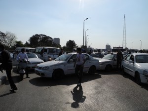 Taxi drivers strike on October bridge, refusing to pay the installments on the new vehicles (Photo by Menna Mourad) 