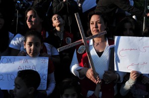 Egyptian Coptic Christians living in Greece protest against the recent deadly sectarian violence in Egypt on April in Athens (AFP Photo)