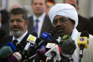 Sudanese President Omar al-Bashir (right) speaks during a joint press conference with his Egyptian counterpart Mohamed Morsi at Khartoum airport on 5 April (AFP Photo / Ashraf Shazly)
