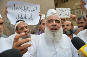 Egyptian cleric Ahmed Abdullah also known as Abu Islam speaks to the press as he arrives at court for the opening session of his trial in Cairo, on September 30, 2012 (AFP File/ Khaled Desouki )