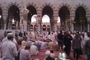 Pilgrims in the holy House of Medina (Photo by: Abdel-Rahman Sherief)