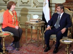 A handout picture released by the European Union (EU) press office shows Egyptian President Mohamed Morsi (R) meeting with EU foreign policy chief Catherine Ashton in Cairo on April 7, 2013 (AFP Photo)