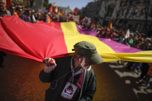 People hold a giant flag of Spain's second Republic during a demonstration by Republicans in Madrid, on April 14, 2013 to commemorate the 82nd anniversary of the Second Republic.  (AFP Photo)