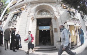 Around 100 employees of Banque Misr are entering their second day of demonstrations at the main branch in Cairo, calling for the dismissal of the bank’s chairman and board of directors and the reversal of his restructuring decisions. (DNE Photo) 