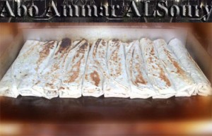 Abo Ammar excels in deliciously filled wraps made out of Syrian bread (Photo from 3ayezakol.com)