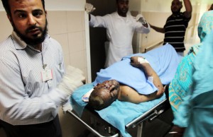 An man injured by a car bomb that exploded in the parking lot of a Benghazi hospital is rushed for treatment on May 13, 2013. (AFP Photo)