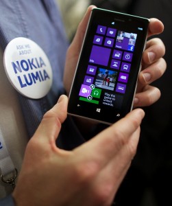 The New Nokia mobile phone, the Lumia 925 is displayed during its launch in London on May 14, 2013. (AFP Photo)