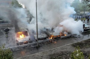 Firemen extinguish burning cars in the Stockholm suburb of Rinkeby on May 23, 2013. (Scanpix/AFP, Fredrik Sandberg) 