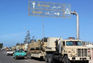 Egyptian army tanks are brought towards Rafah on the border with the Gaza Strip on November 8, 2012 (AFP File Photo) 