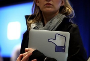 A Facebook employee holds a laptop with a "Like" sticker on it during an event at company headquarters on April 4, 2013 (Getty Images/AFP/File, Justin Sullivan) 